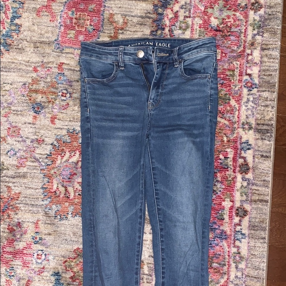 American Eagle light wash skinny jeans